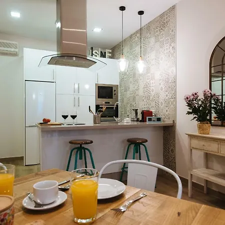 Hostly Aponte Exclusive Apartment-center-fibre-parking Optional-cless شقة *